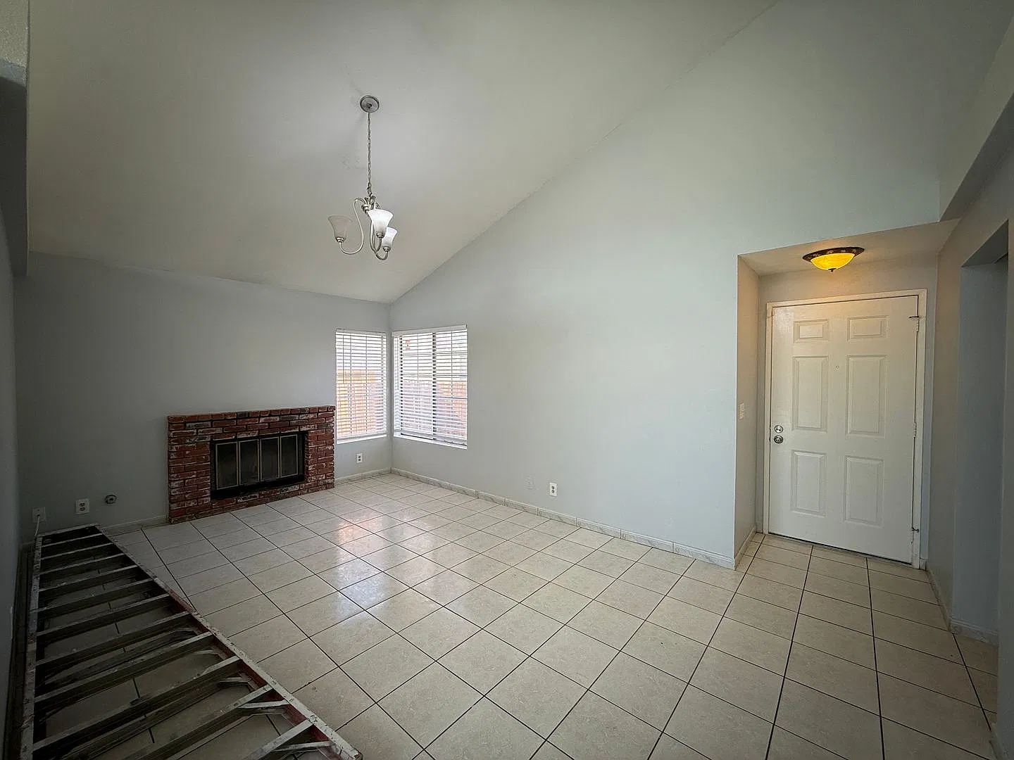 Palmdale 3 Bedroom -Available Now! — Photo 3