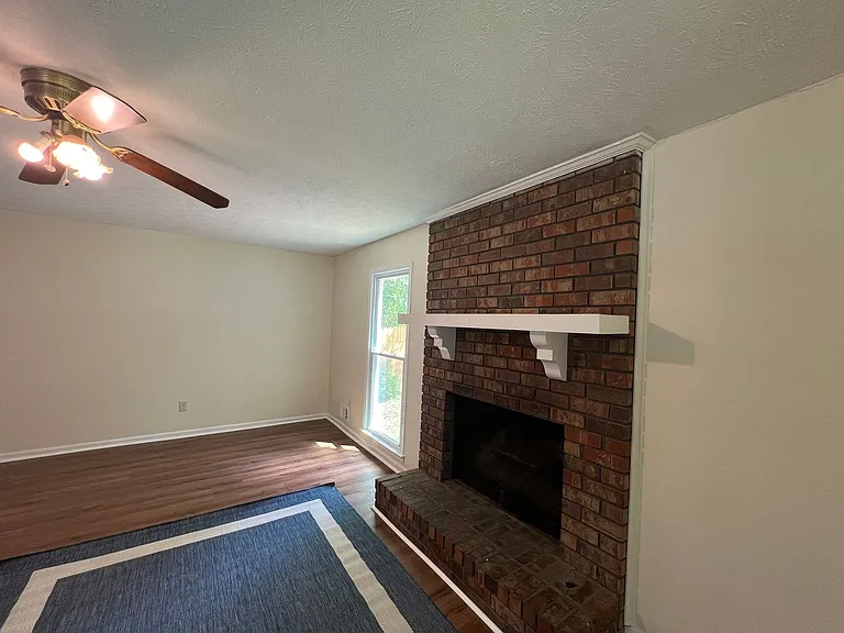 2410 Hillboro Cir SW — Photo 15
