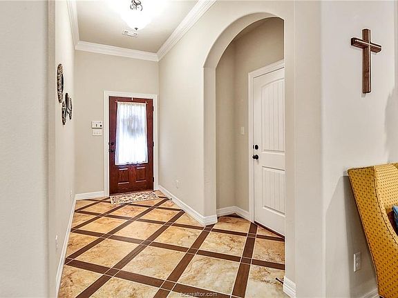4th image of 2207 Ironwood Dr