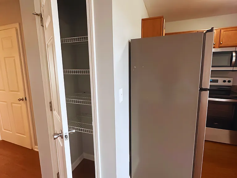 Chilewich Apartments — Photo 24