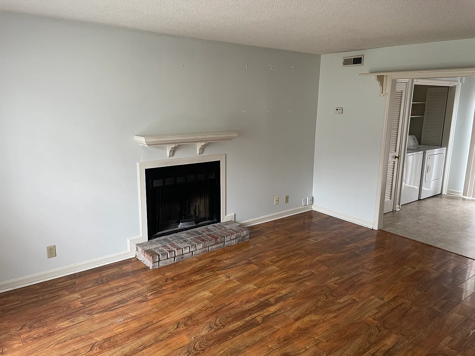 3 bed, 1274 sqft, $1,900 — Photo 3