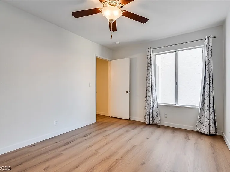 2504 Sidonia Ave — Photo 15