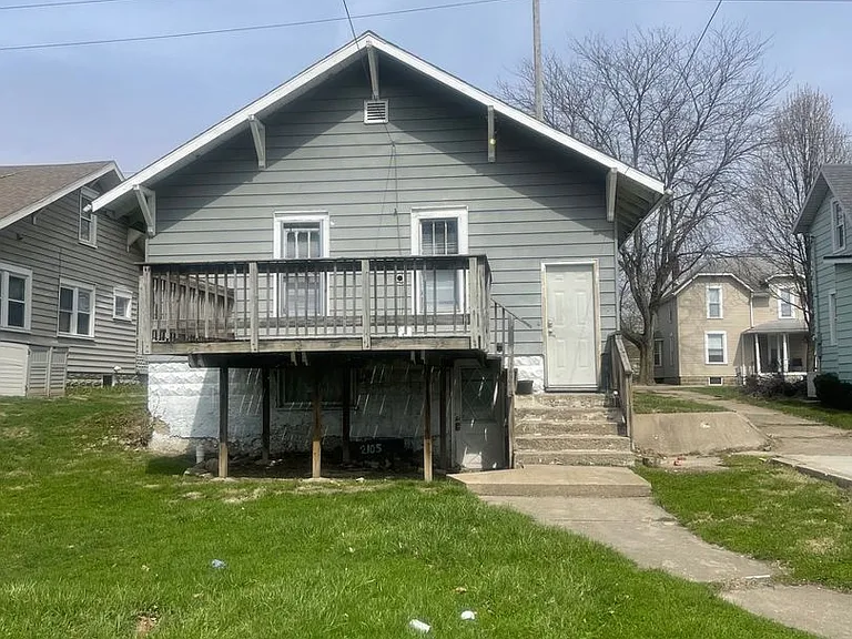 2105 W Jackson St — Photo 9