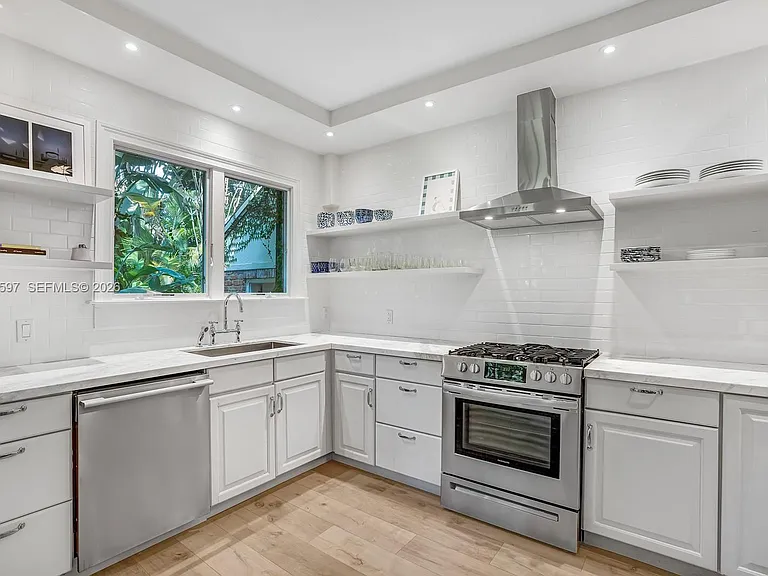 530 Melaleuca Ln — Photo 17