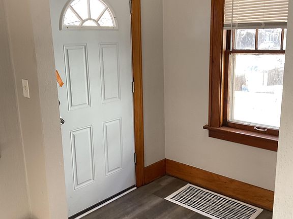 2nd image of 707 W Eleanor Pl