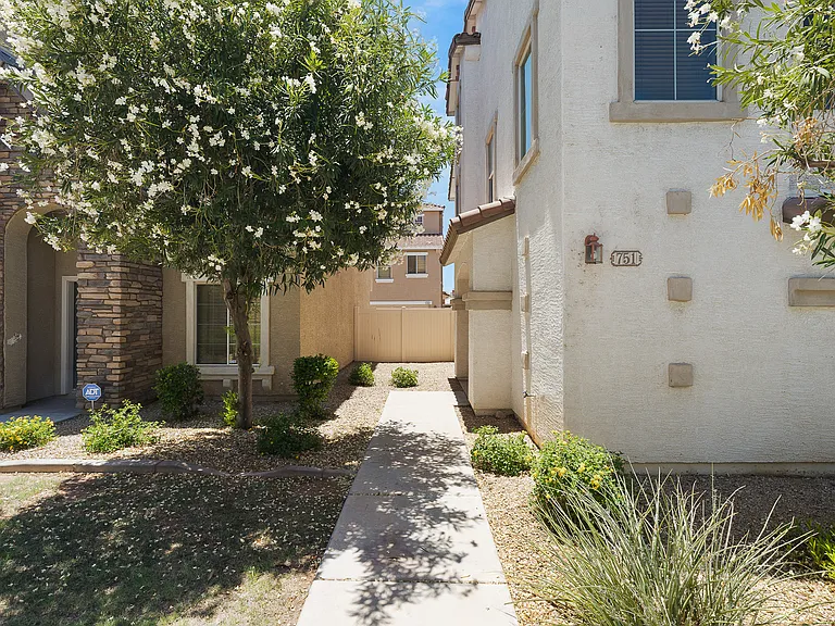 751 N Port Dr — Photo 5