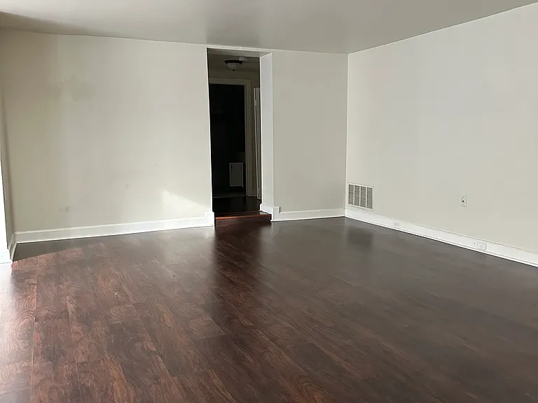 901 Saint Paul St — Photo 2