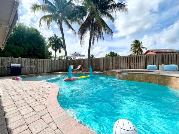 14747 SW 141st Ter, Miami, FL 33196