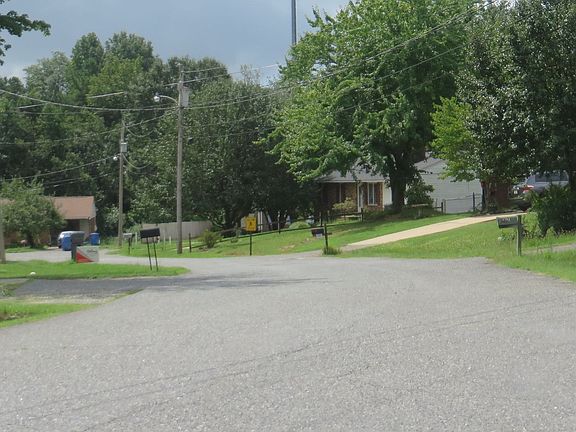 4th image of 107 Marigold Ave