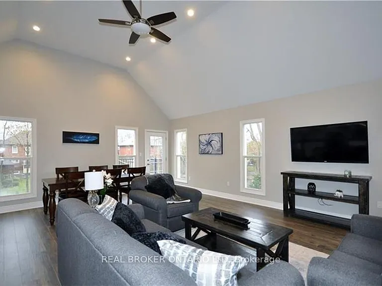 33 Beaconsfield Ave #2 — Photo 4