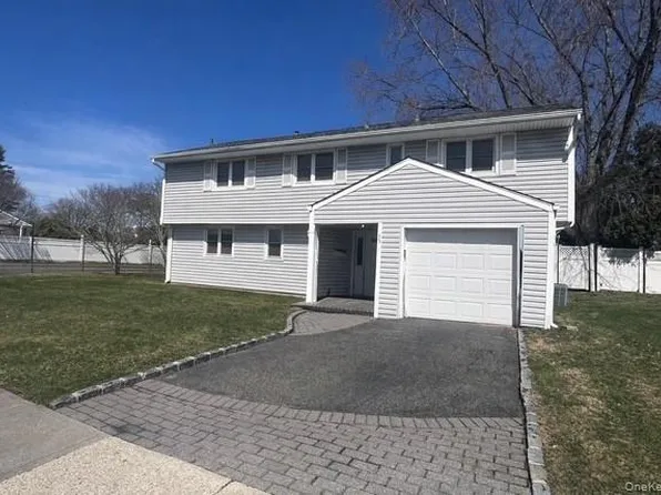 15 Elaine Place, Plainview, NY 11803