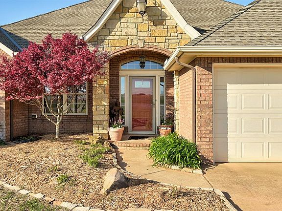 2nd image of 2805 Edmond Rd NE