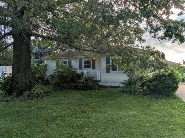 105 N 4th Ave, Sherrard, IL 61281