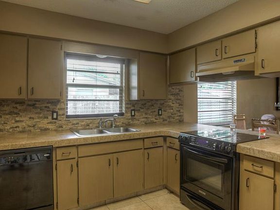 3rd image of 607 Tangerine Dr