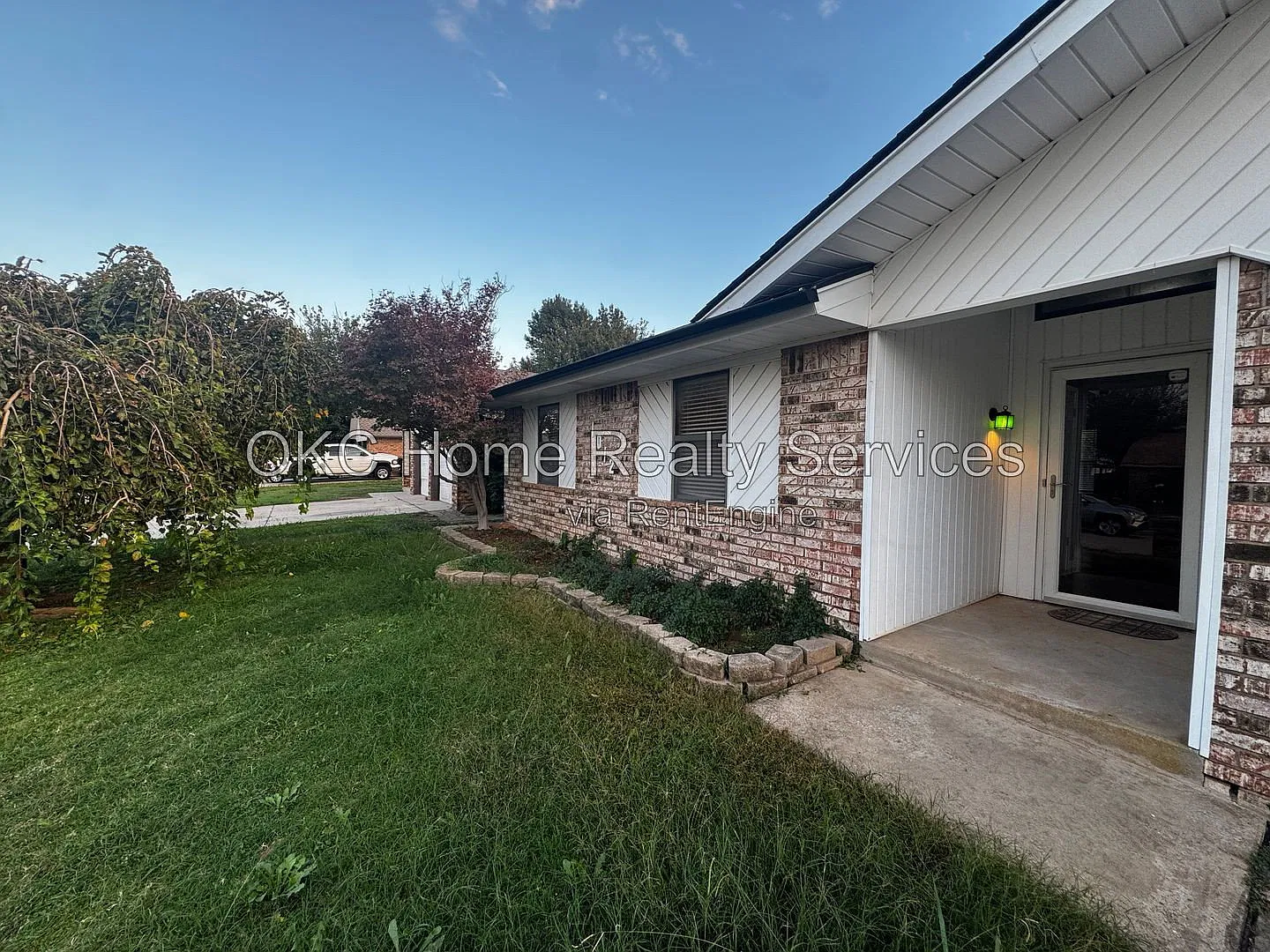 3 bed, 2.0 bath, 1277 sqft, $1,550 — Photo 2