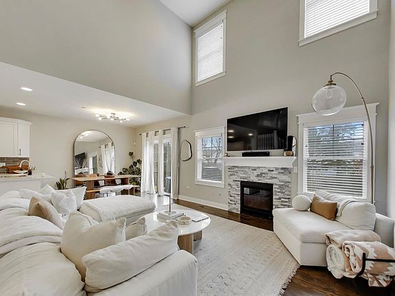 2nd image of 613 Bourbon Ct