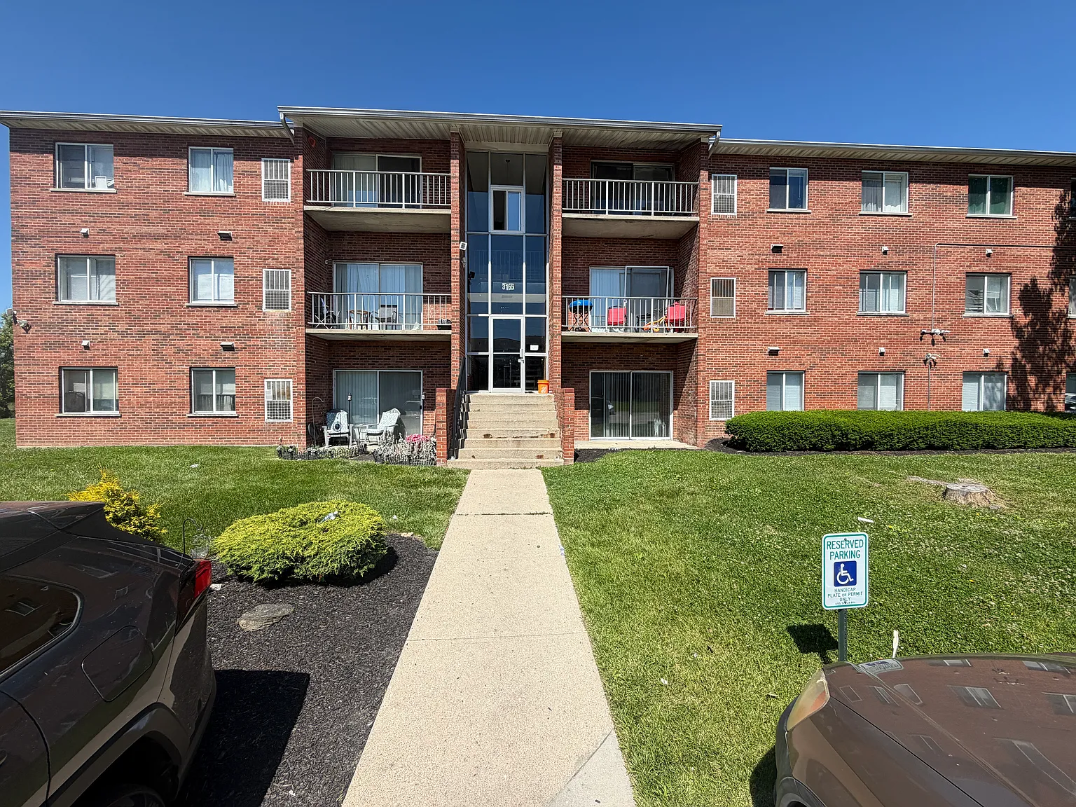 2 bed, 1.5 bath, 900 sqft, $1,195 — Photo 2