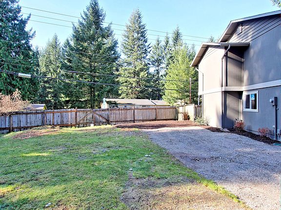 5th image of 811 216th Pl NE