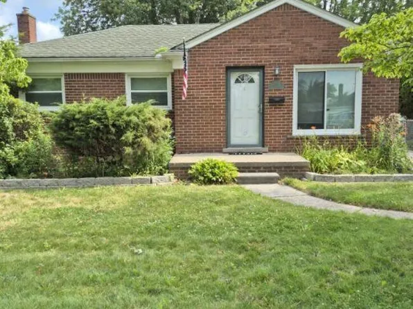 20007 Elizabeth St, Saint Clair Shores, MI 48080