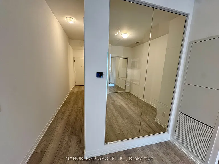 400 King St W #708 — Photo 6