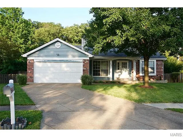 824 White Picket Ln photo 1