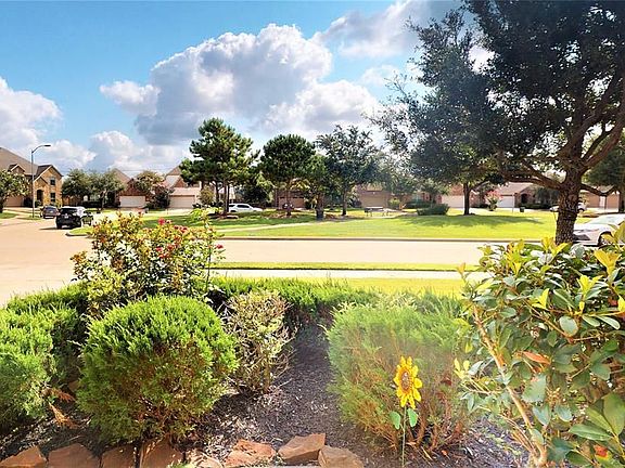 4th image of 28511 Pleasant Forest Dr