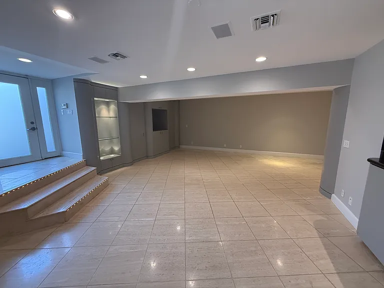 8030 Walinca Ter — Photo 3