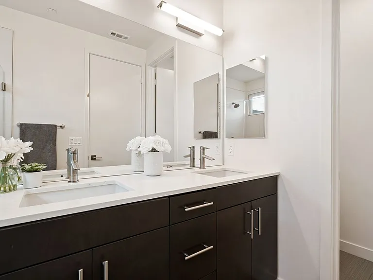 2700 E Chaucer St #14 — Photo 23