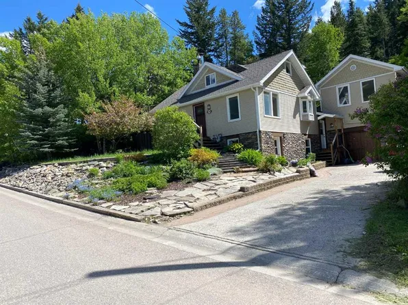 13302 N 15th Ave, Crowsnest Pass, AB T0K 0E0