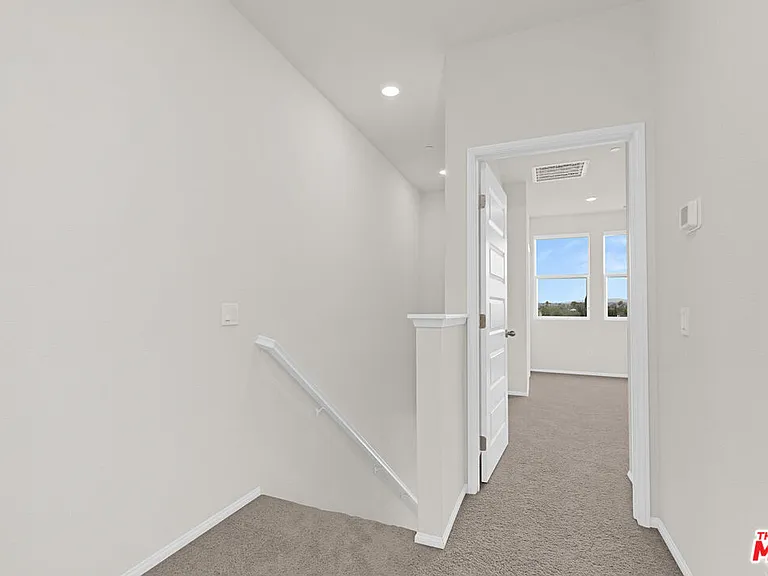 220 Lockhart Way — Photo 16