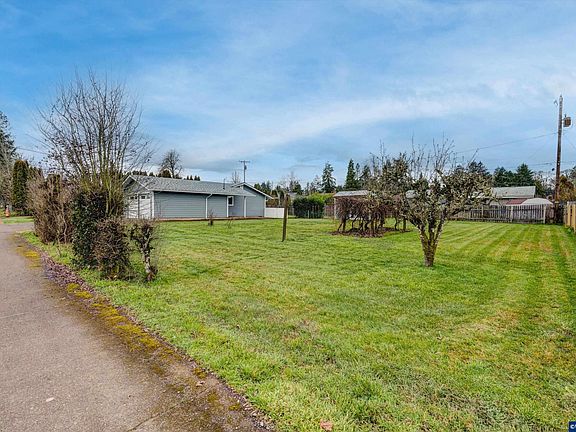 3rd image of 680 SW 53rd St