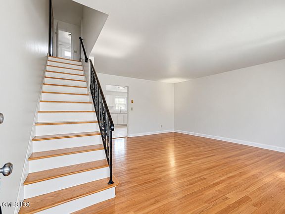2nd image of 74 View St W