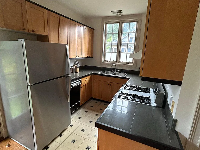 81 Spruce St NE — Photo 8