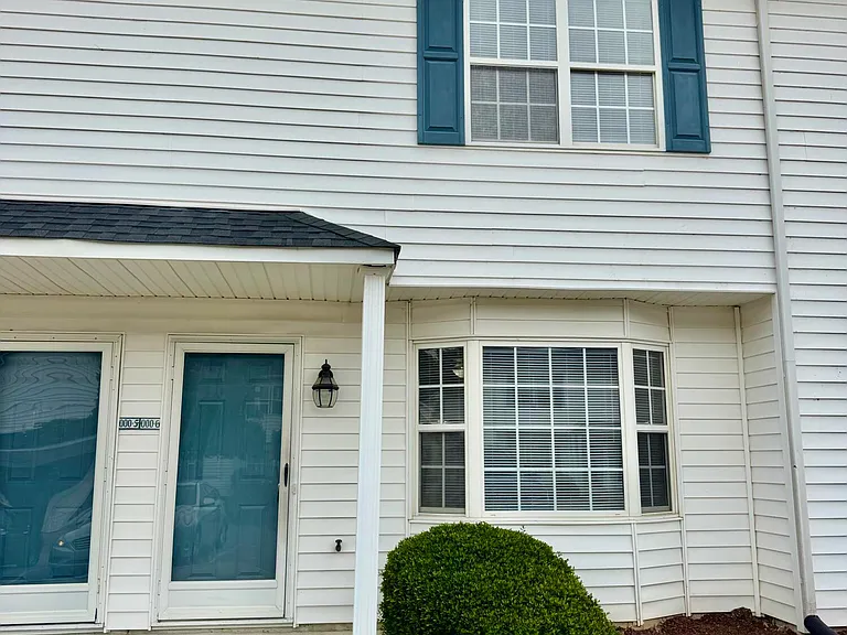 3951 Sterling Pointe Dr #OOO6 — Photo 1