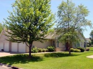 2132 Southwind Dr, Maplewood, MN 55109