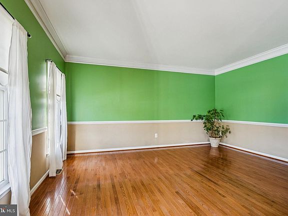 3rd image of 49 Brooks Rd