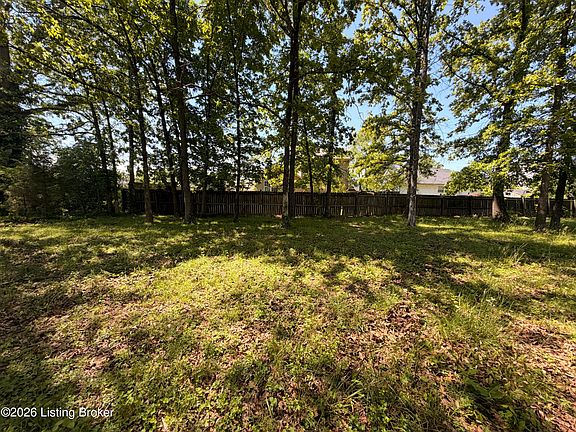 4th image of 718 Beech Grove Rd