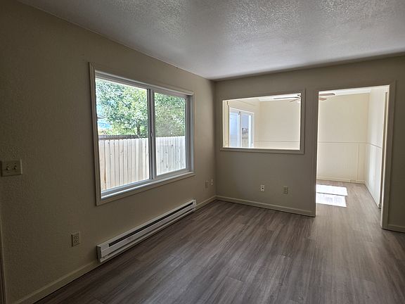 5th image of 984 Beryl St