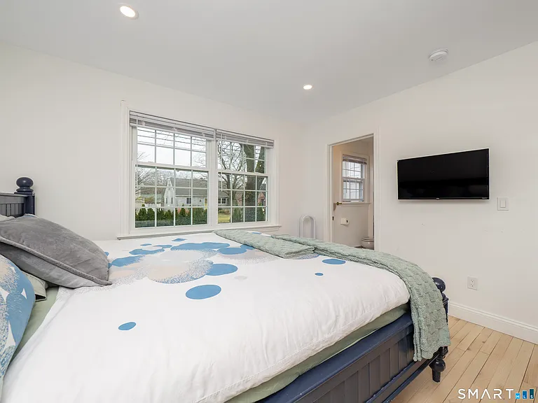 28 Oak St — Photo 13