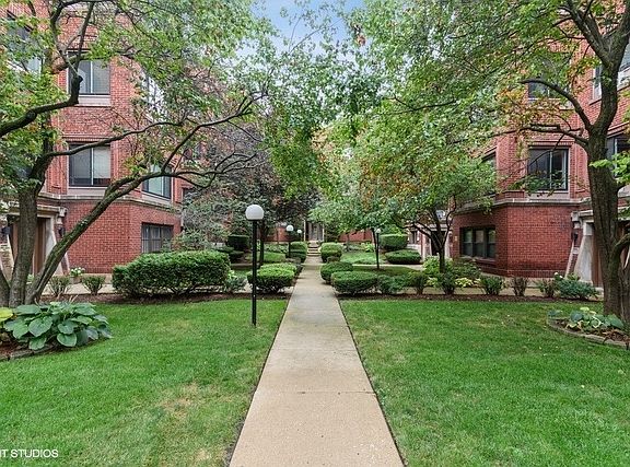 2nd image of 912 W Sunnyside Ave APT 2W
