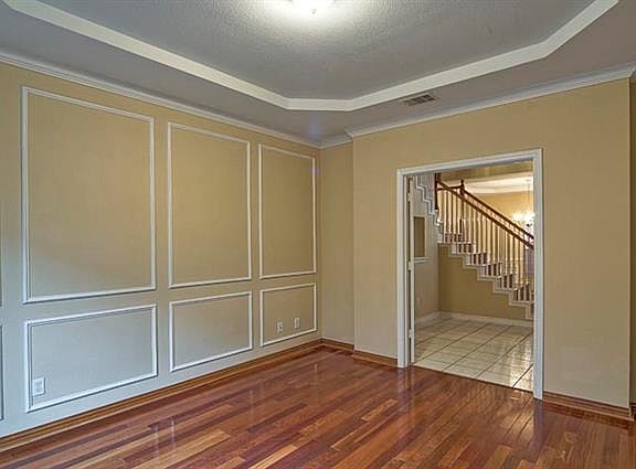 3rd image of 912 Wooded Creek Ln