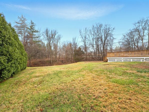 1 River Bend Ln, Windsor, CT 06095