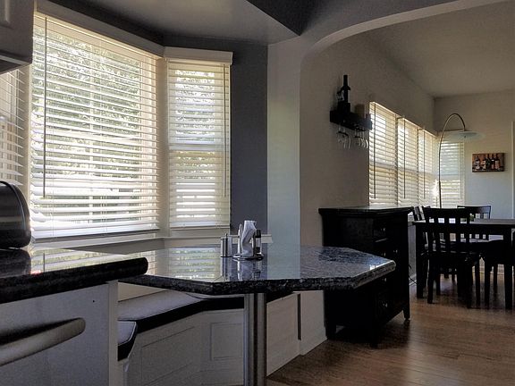 Eat in Kitchen Bay Window