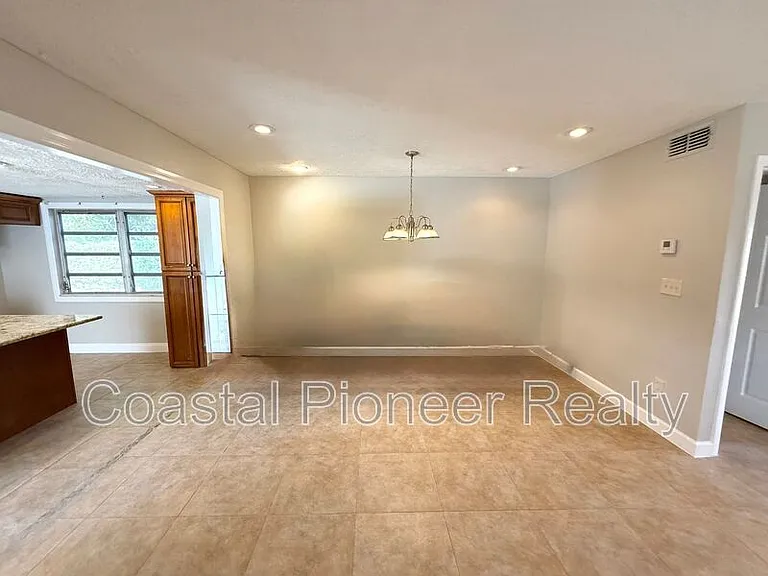 3944 E Eden Roc Cir — Photo 4