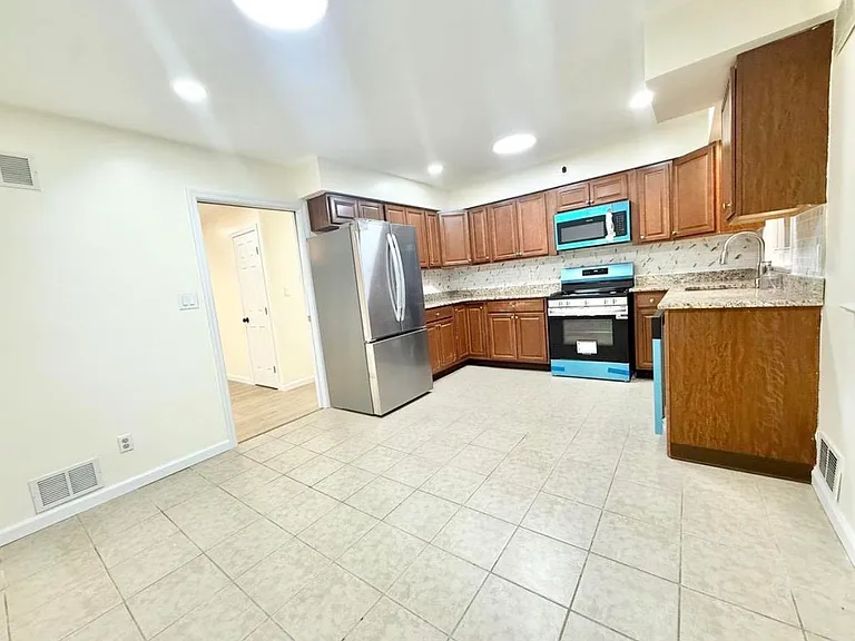 588 Avenue A #3 — Photo 12