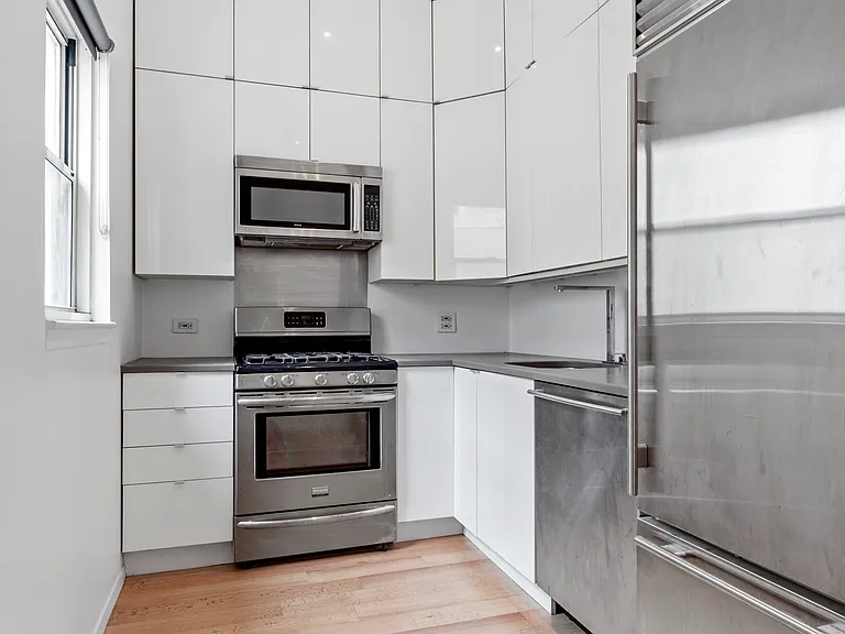 75 Poplar St #3L — Photo 3