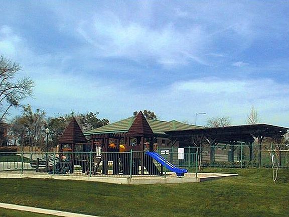 5th image of 13031 Scofield Farms Dr