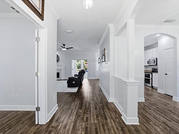 5th image of 144 Parkside Cir