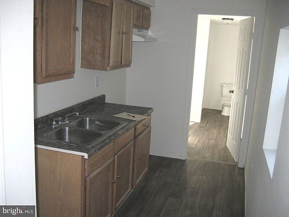 3rd image of 738 Race St #B