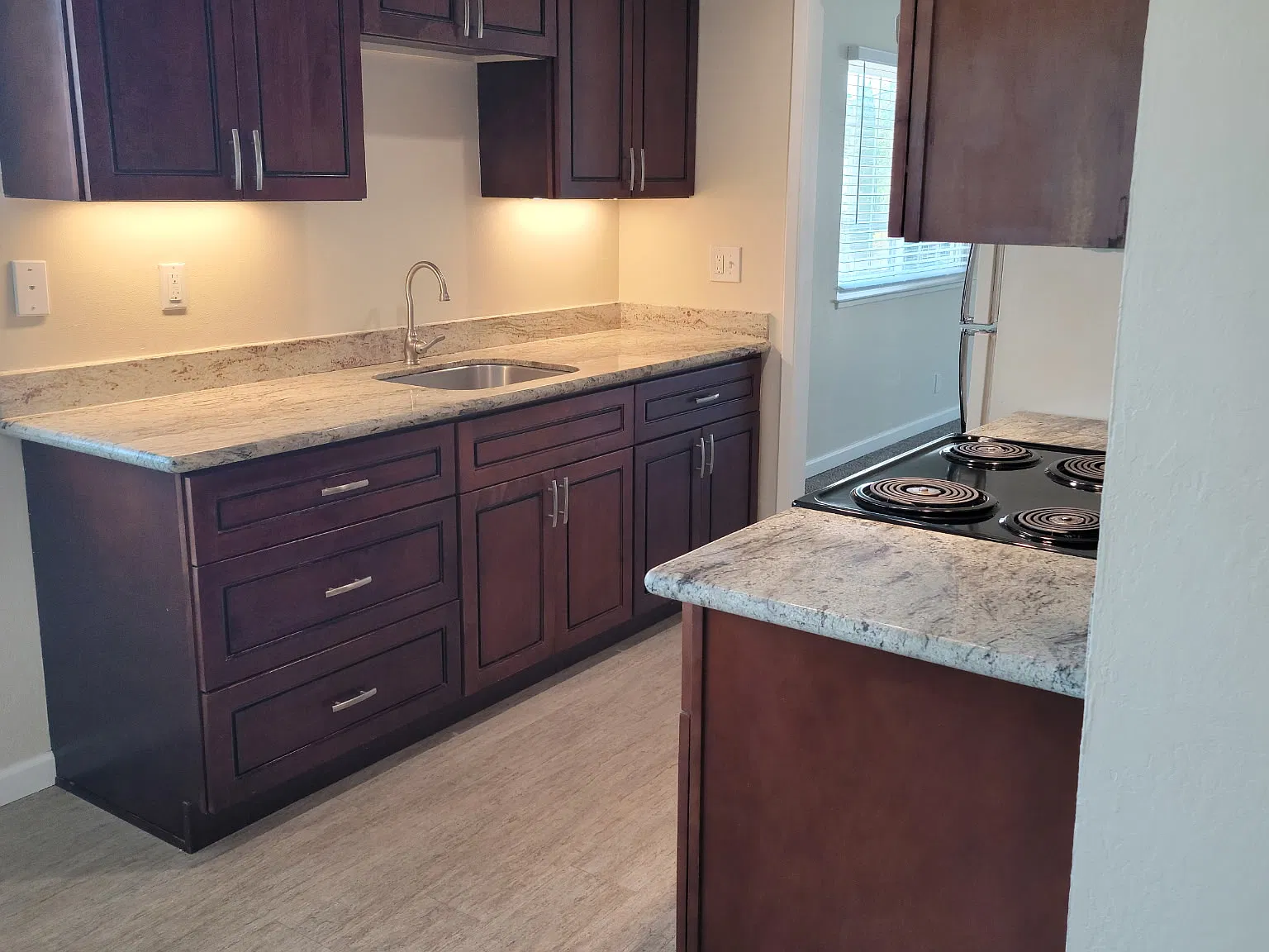 2 bed, 885 sqft, $2,700 — Photo 2